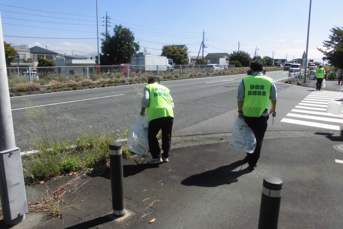 第3回　国道1号沼津バイパス清掃活動（東町交差点周辺）